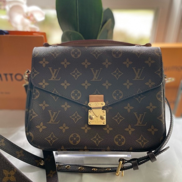 Louis Vuitton Pochette Métis - Picture 16 of 16